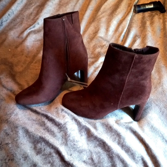 Bin 19. Bamboo boots - Picture 2 of 4